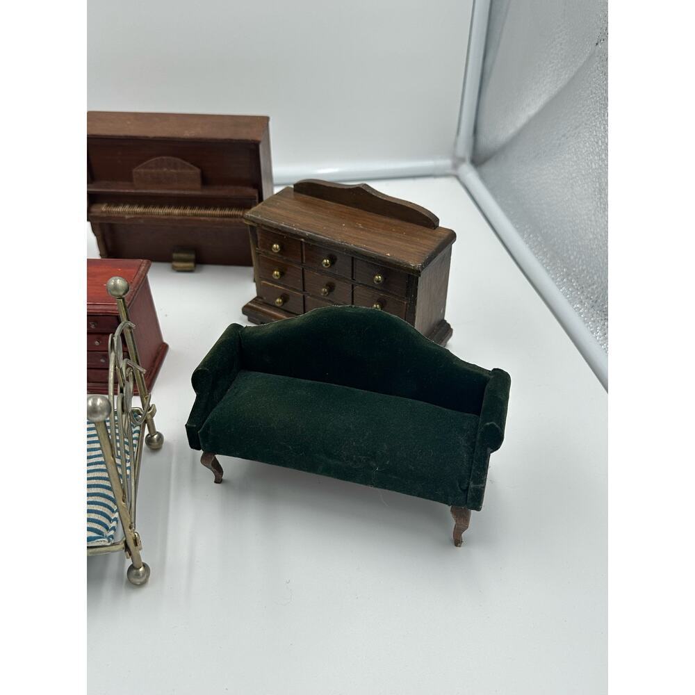 Lot of 9 Pieces of Vintage Doll Furniture - Picture 2 of 6